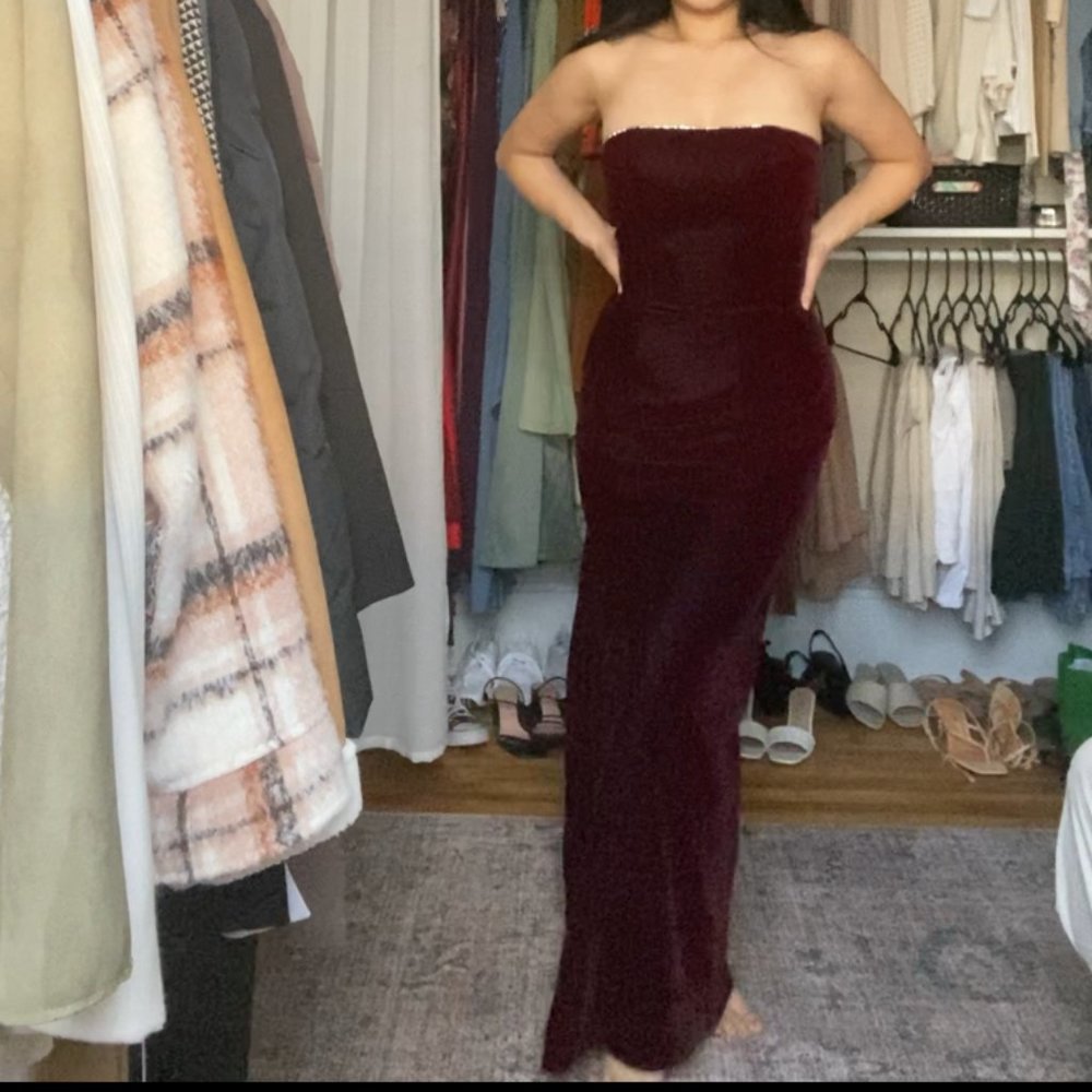 Velvet Red Dress, Size 8 *VIDEO IN DESCRIPTION*